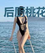 后厨桃花朵朵开
