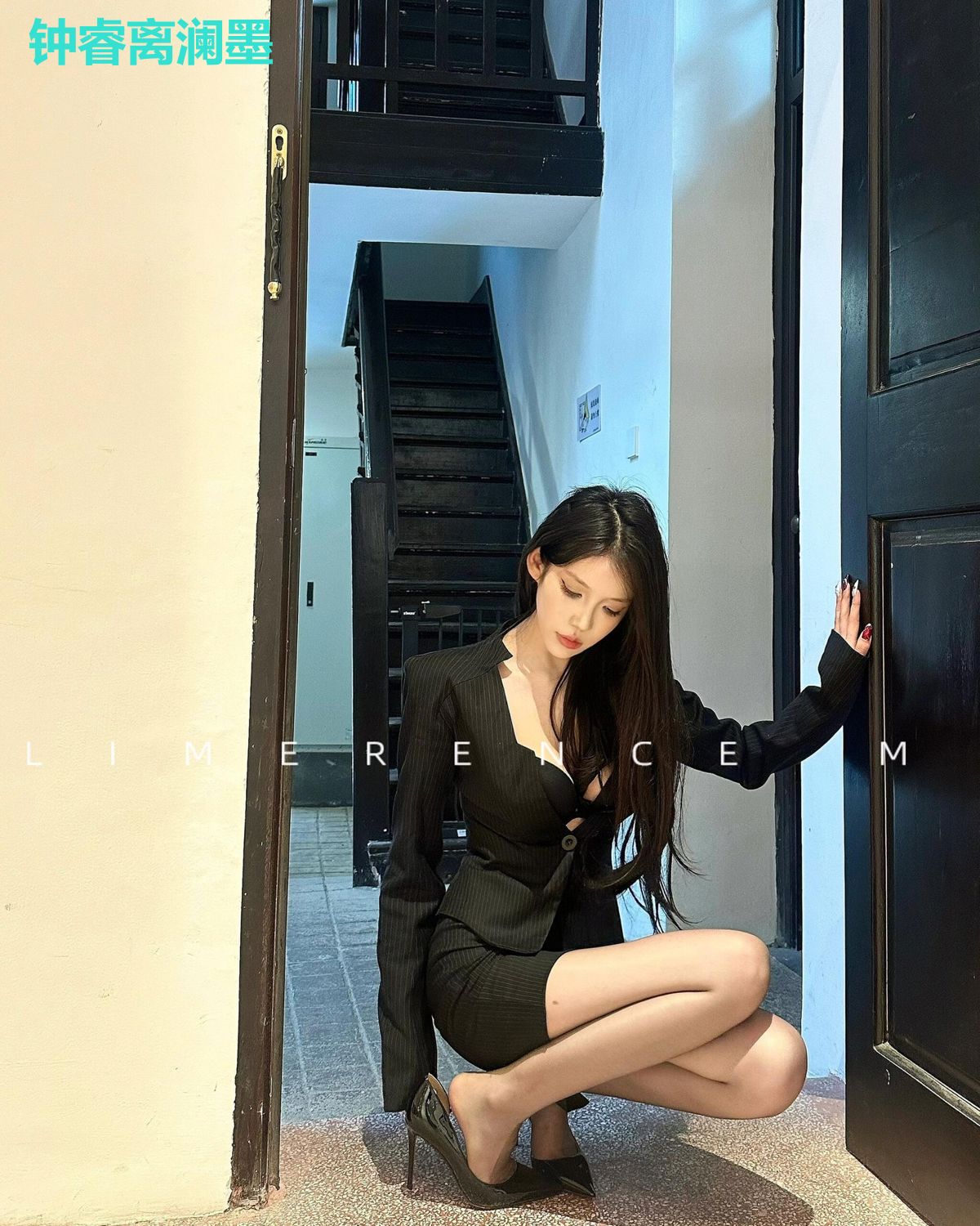钟睿离澜墨